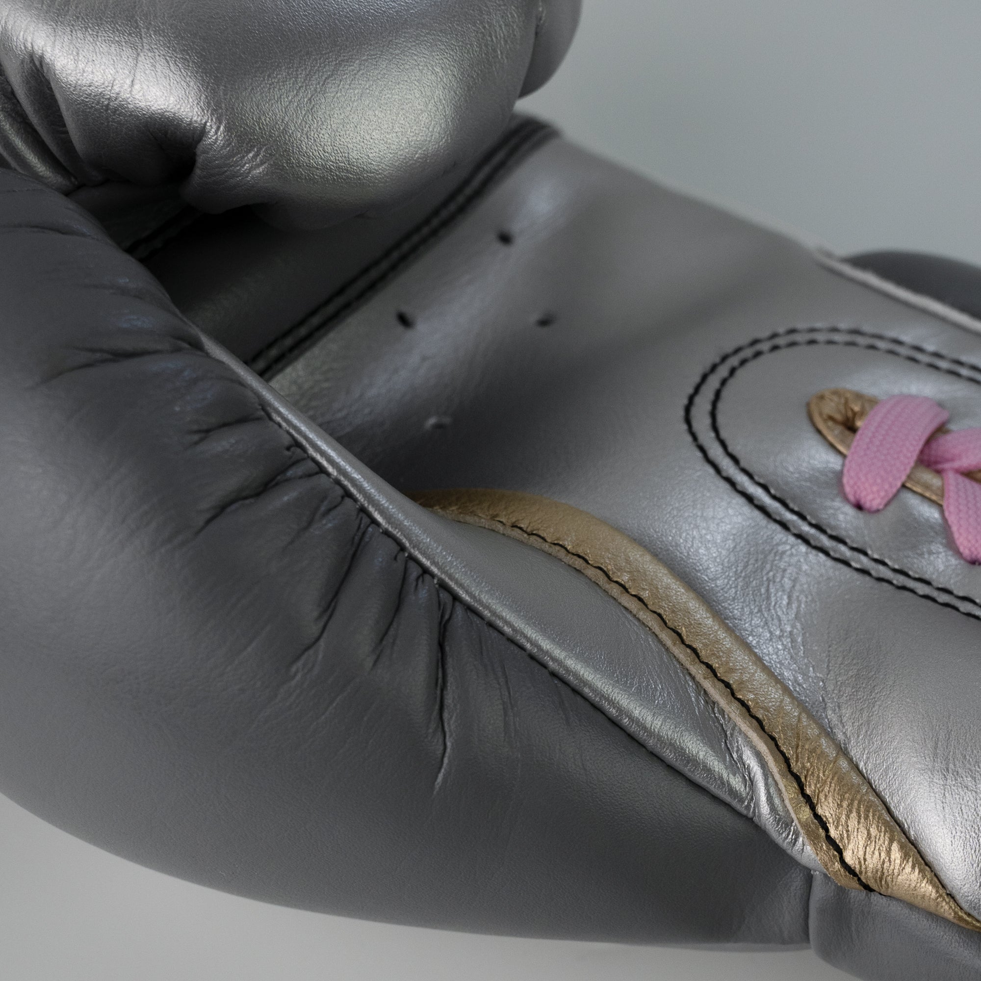 Boxing Gloves Premier | Raven + Free Mystery Gift